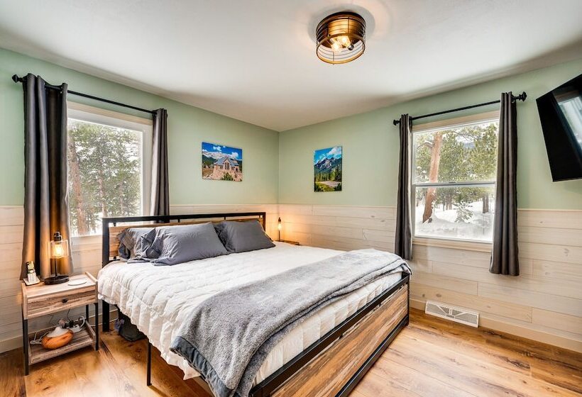 Quiet + Peaceful Home In Allenspark W/ Deck!