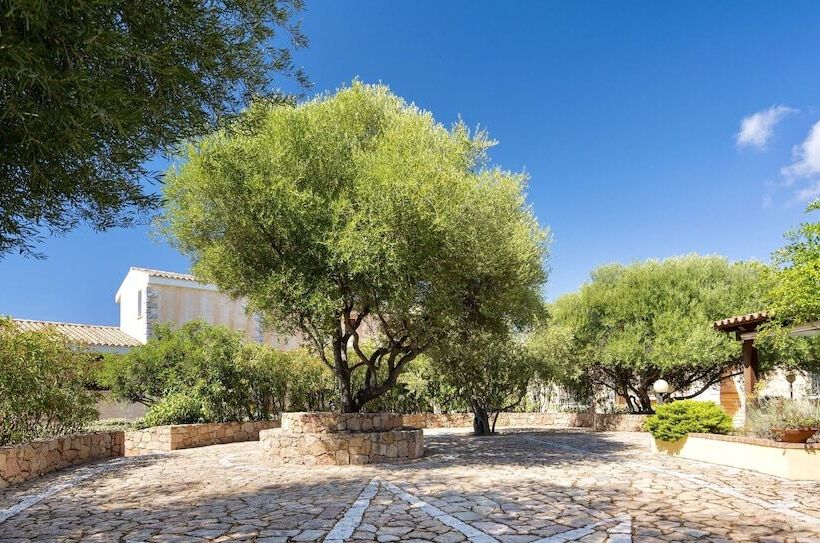 Residence With Swimming  Pool In Badesi