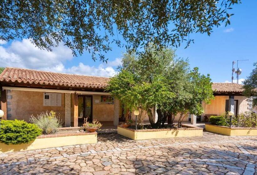 Residence With Swimming  Pool In Badesi