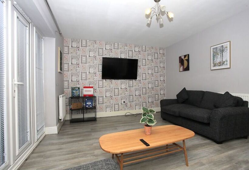 住所 Beautiful 5 Bed Detached House Sleeps 9