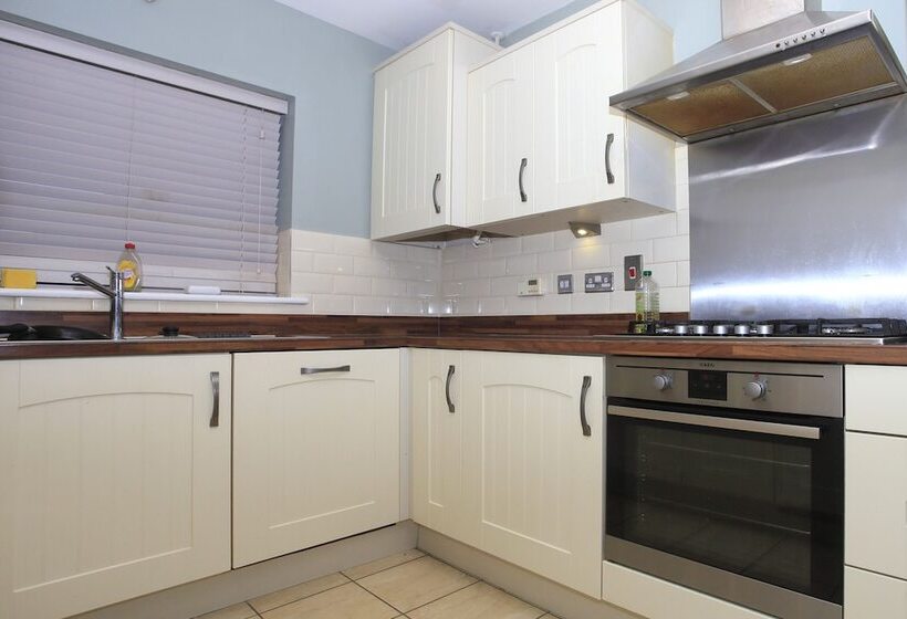 住所 Beautiful 5 Bed Detached House Sleeps 9