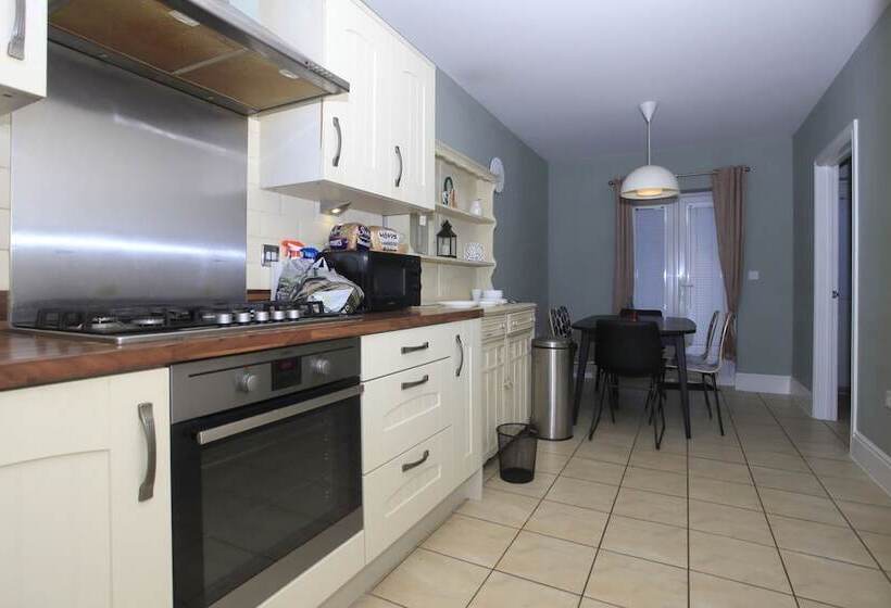 住所 Beautiful 5 Bed Detached House Sleeps 9