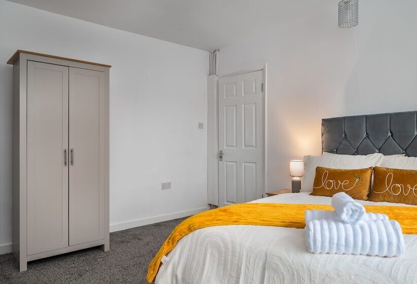 住所  Immaculate 5 Bed House In Leeds