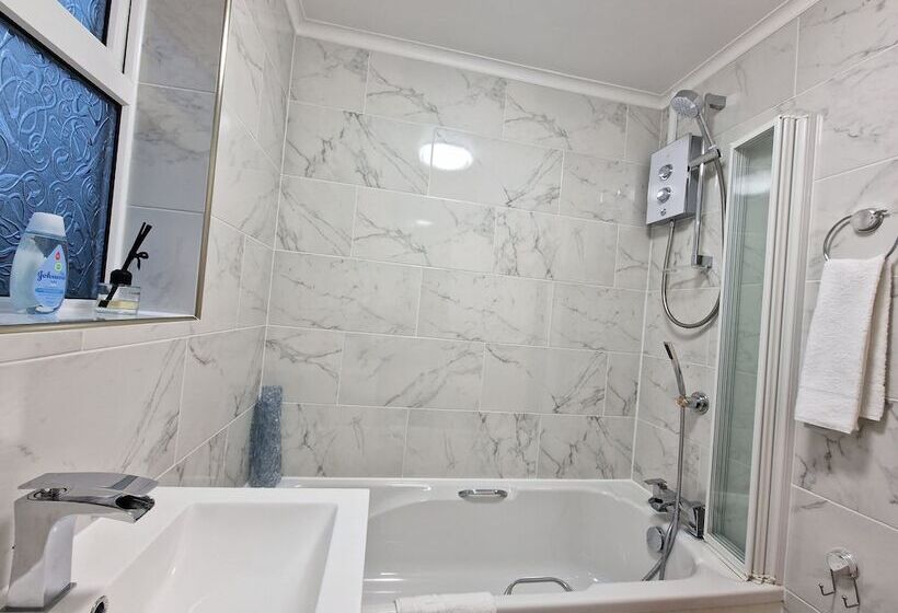 اقامتگاه Modern And Spacious 3 Bedrooms Family House