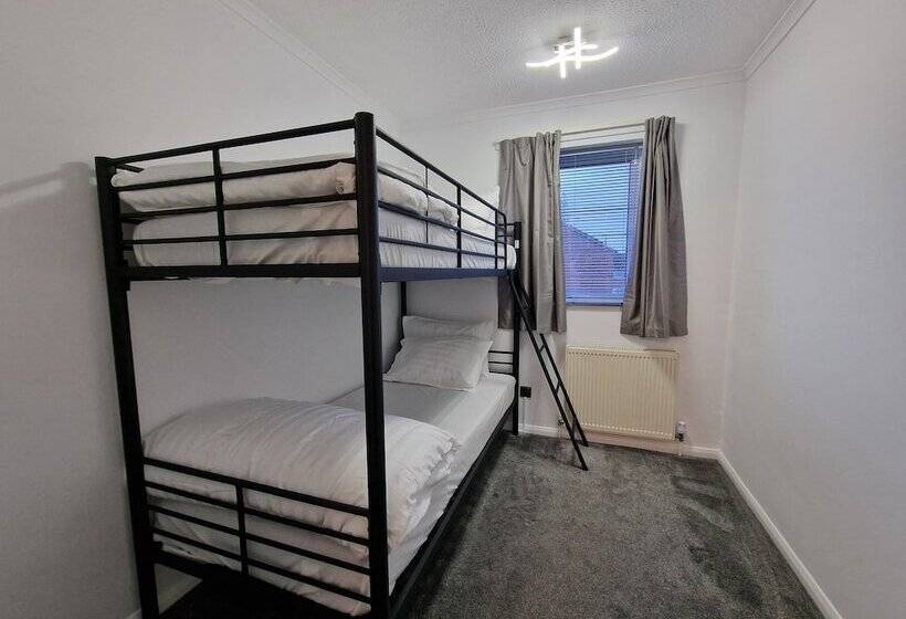 اقامتگاه Modern And Spacious 3 Bedrooms Family House