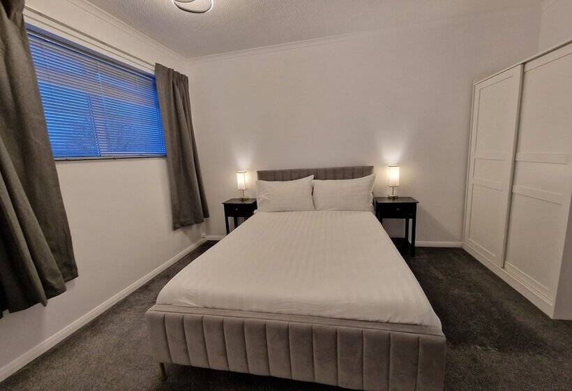 اقامتگاه Modern And Spacious 3 Bedrooms Family House