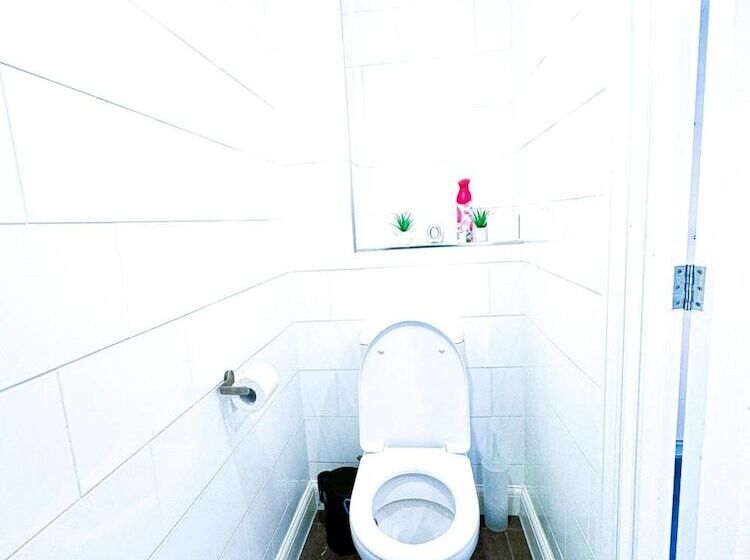 레지던스 3bed House For Contractors/large Group Sleep Upto9