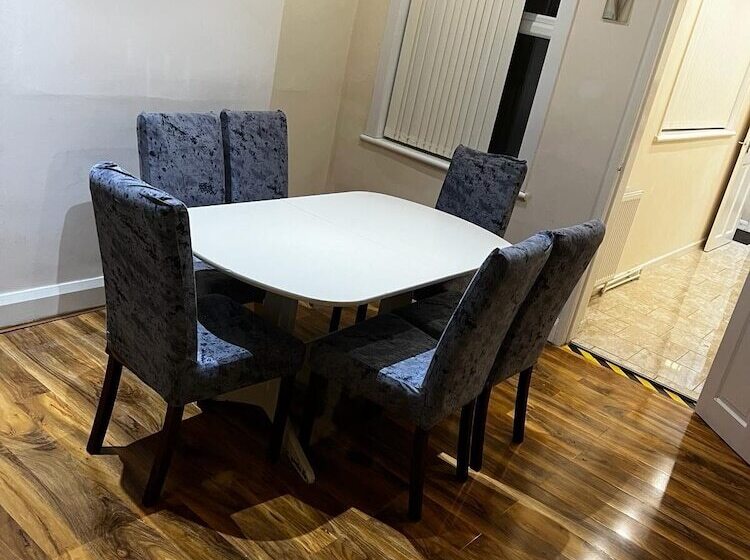 إقامة Stunning 3 Bed House In Nottingham