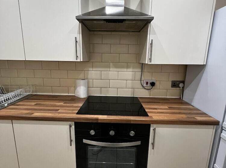 إقامة Stunning 3 Bed House In Nottingham