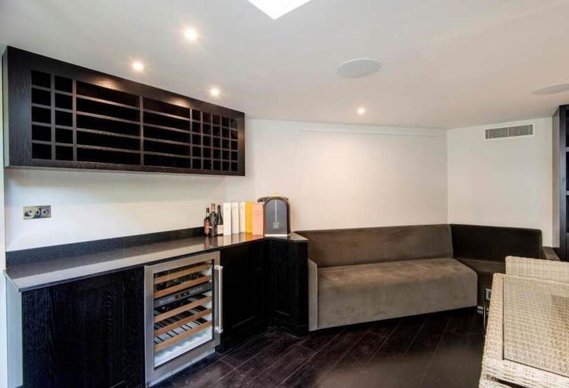 住所 Stunning 5 Bed House In London