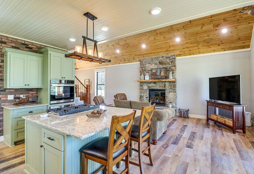 Riverfront Mountain View Cabin W/ Deck & Grill!