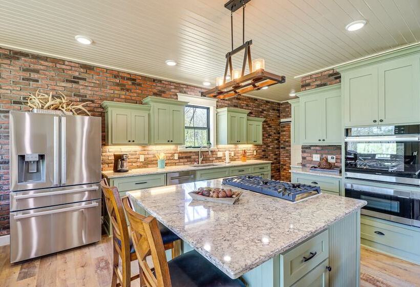 Riverfront Mountain View Cabin W/ Deck & Grill!