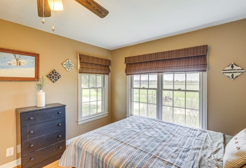 Riverside Texas Retreat W/ Wraparound Porch!