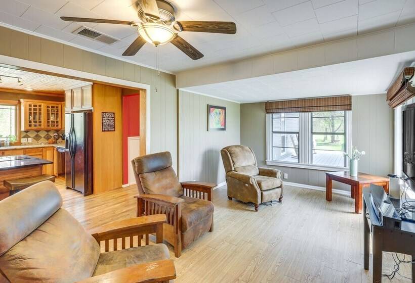 Riverside Texas Retreat W/ Wraparound Porch!