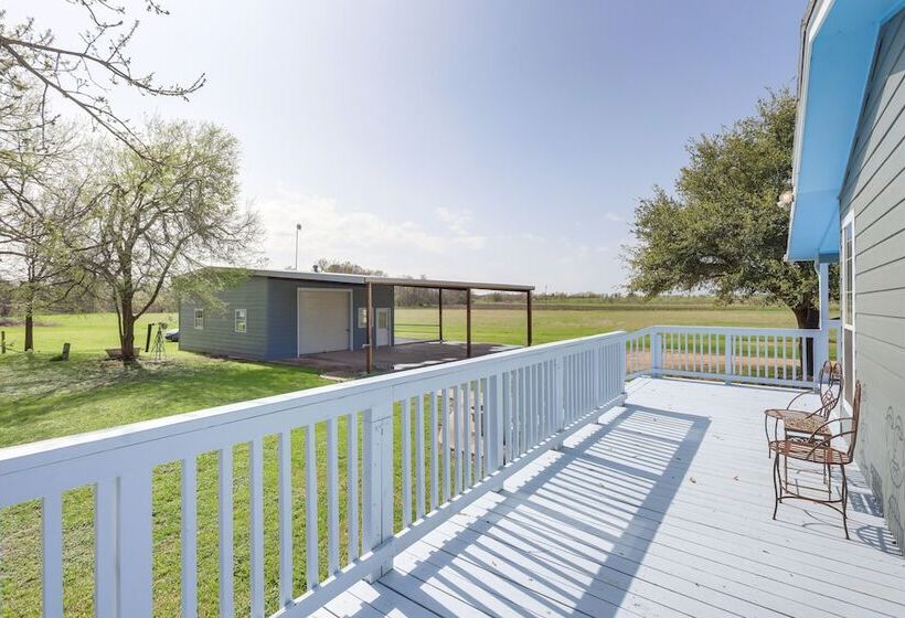 Riverside Texas Retreat W/ Wraparound Porch!