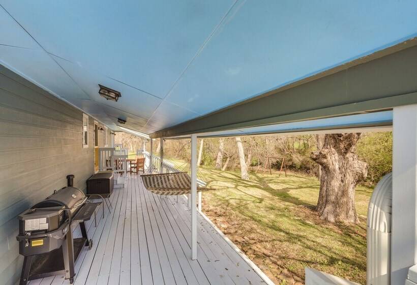 Riverside Texas Retreat W/ Wraparound Porch!