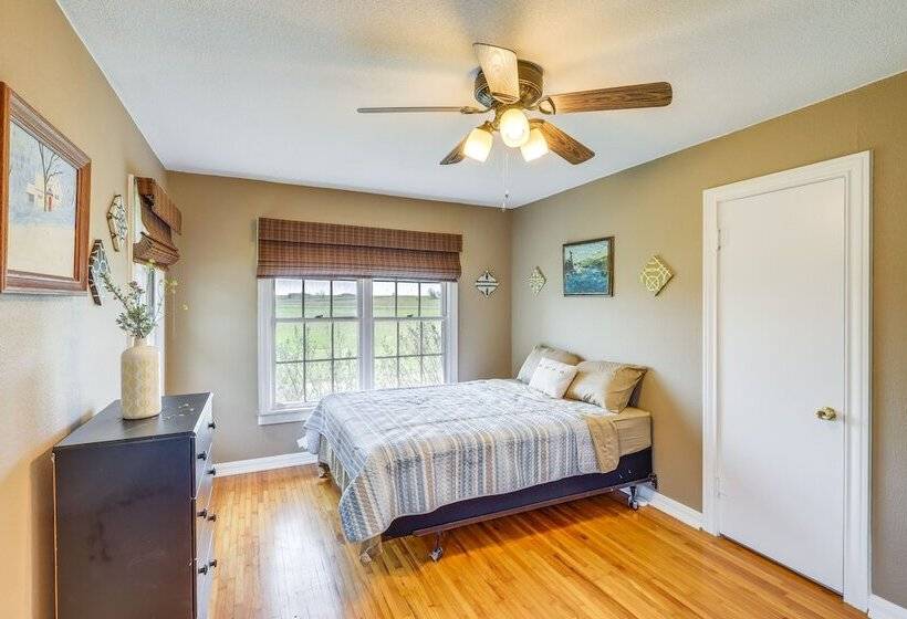 Riverside Texas Retreat W/ Wraparound Porch!