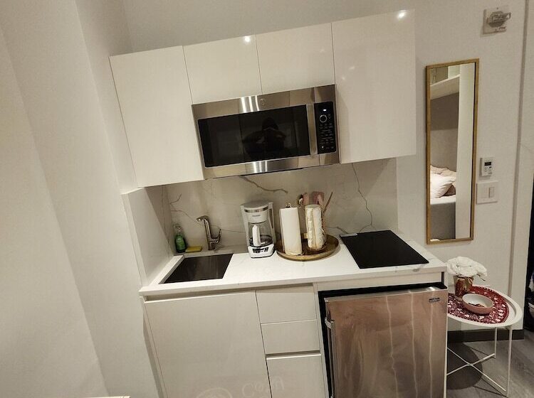 Rosa Linda  Luxe Rmntic Studio W Terrace