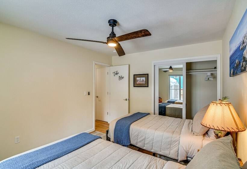 Serene Nevada Retreat W/ Deck, Grill & Hot Tub!