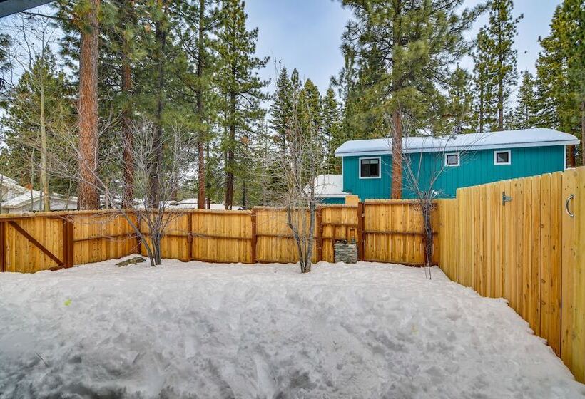 Serene Nevada Retreat W/ Deck, Grill & Hot Tub!