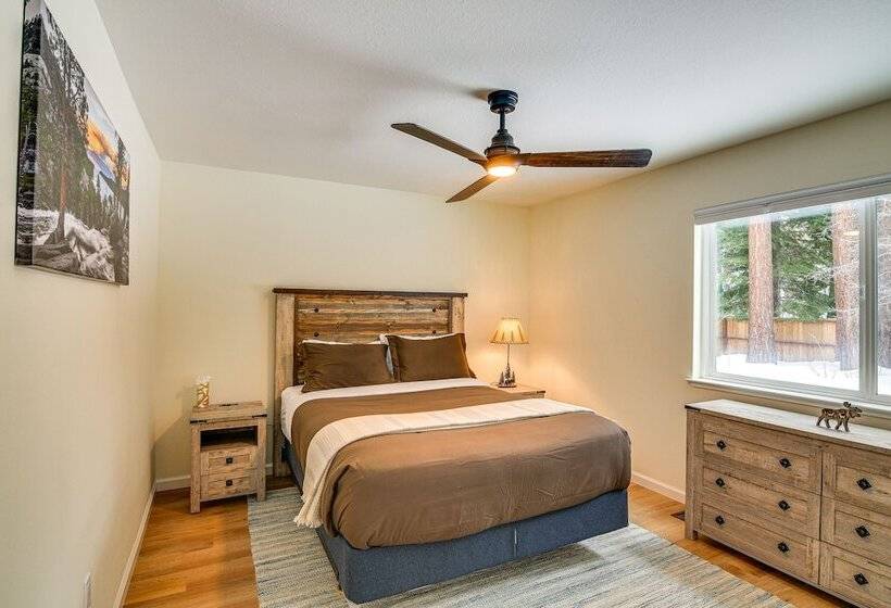 Serene Nevada Retreat W/ Deck, Grill & Hot Tub!