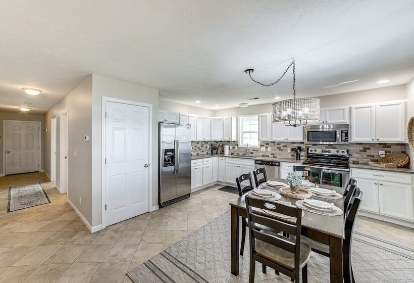 Shelbyville Lakefront Home W/ Furnished Patio!