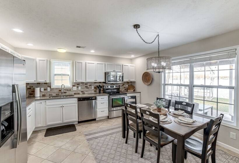 Shelbyville Lakefront Home W/ Furnished Patio!