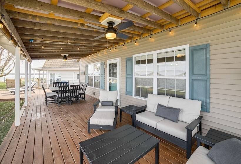 Shelbyville Lakefront Home W/ Furnished Patio!