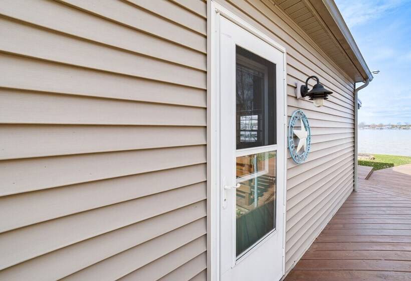 Shelbyville Lakefront Home W/ Furnished Patio!