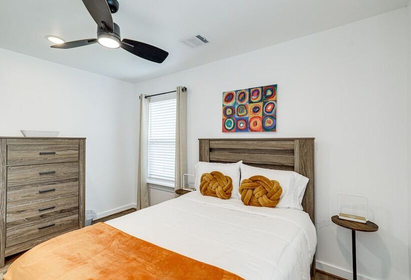 Sleek Houston Home ~ 6 Mi To Downtown Attractions