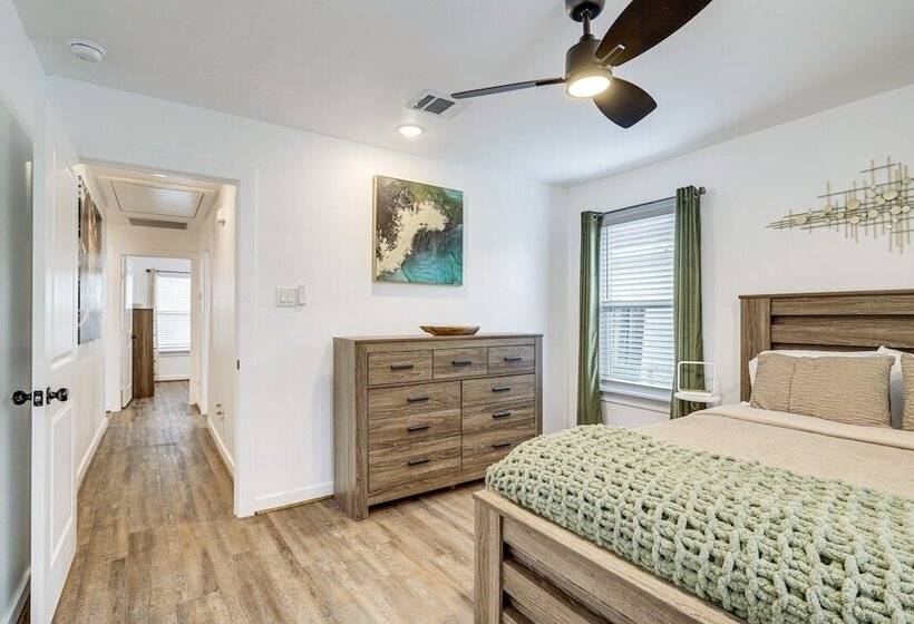 Sleek Houston Home ~ 6 Mi To Downtown Attractions