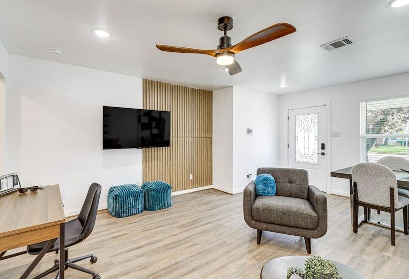 Sleek Houston Home ~ 6 Mi To Downtown Attractions
