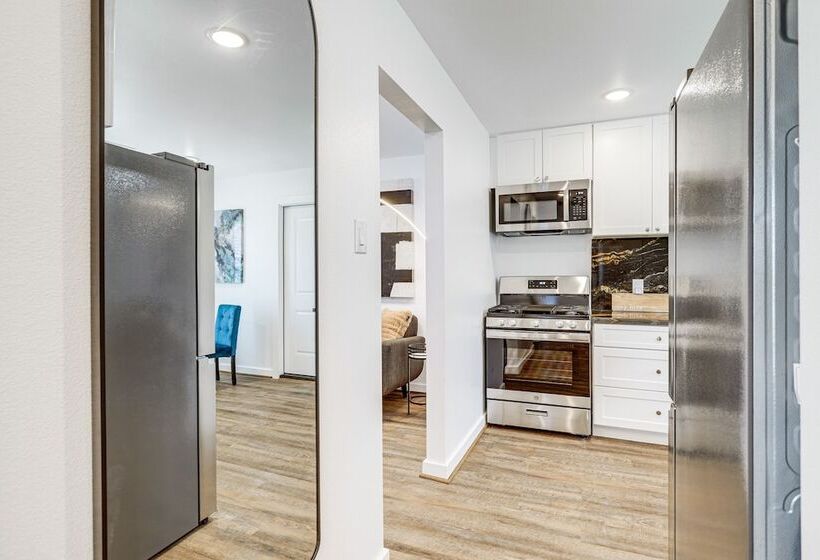 Sleek Houston Home ~ 6 Mi To Downtown Attractions