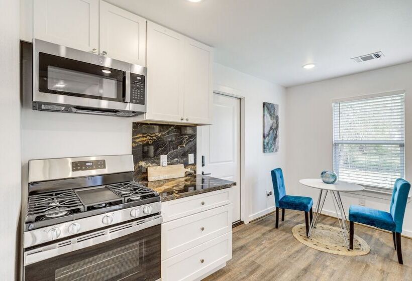 Sleek Houston Home ~ 6 Mi To Downtown Attractions