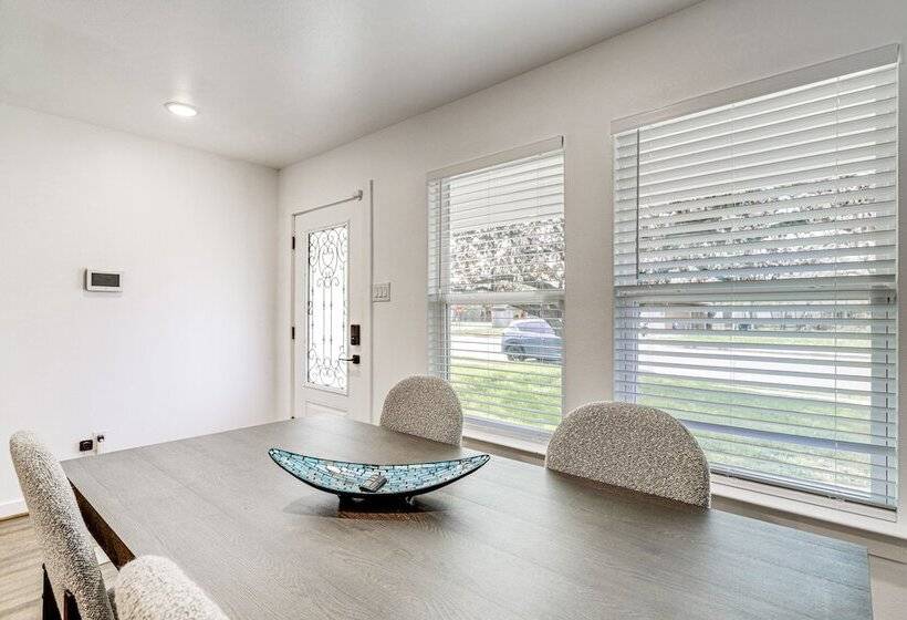 Sleek Houston Home ~ 6 Mi To Downtown Attractions