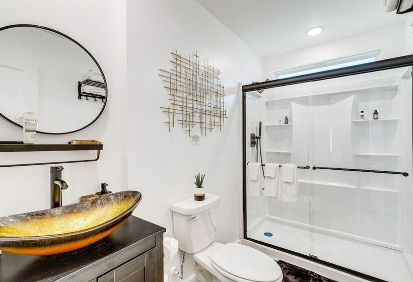 Sleek Houston Home ~ 6 Mi To Downtown Attractions