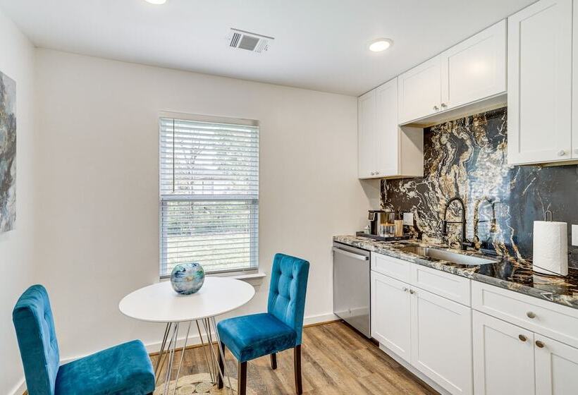 Sleek Houston Home ~ 6 Mi To Downtown Attractions