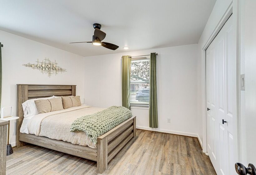Sleek Houston Home ~ 6 Mi To Downtown Attractions