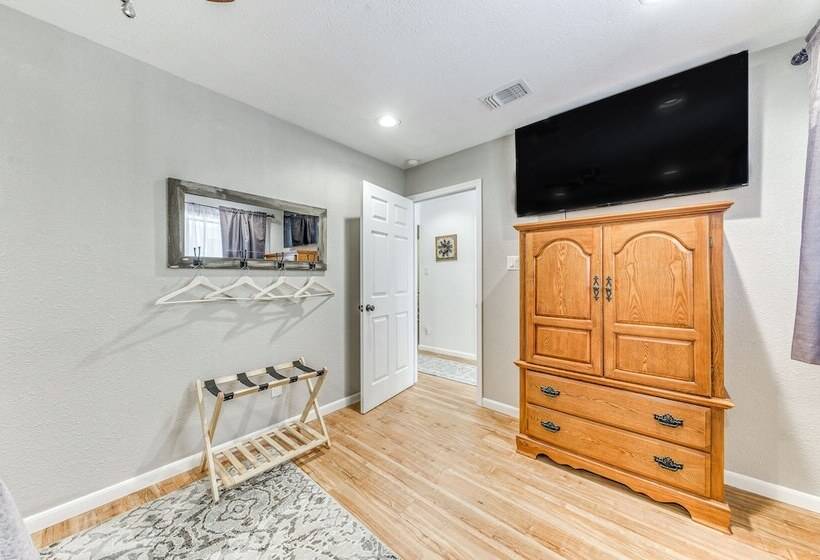 Alto Retreat W/ Wraparound Deck & Game Room!