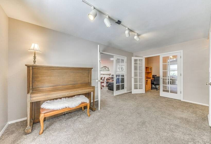 Alto Retreat W/ Wraparound Deck & Game Room!