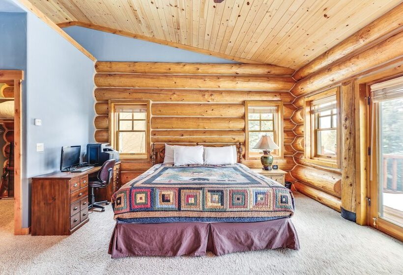 Spacious Frisco Home W/ Hot Tub & Mountain Views!