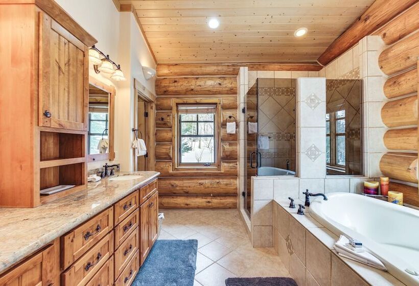 Spacious Frisco Home W/ Hot Tub & Mountain Views!