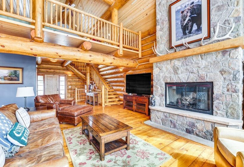 Spacious Frisco Home W/ Hot Tub & Mountain Views!