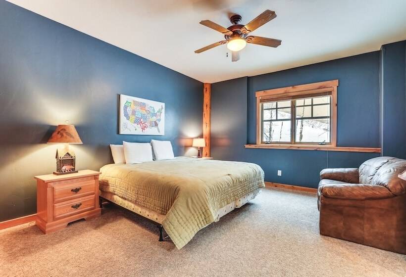 Spacious Frisco Home W/ Hot Tub & Mountain Views!