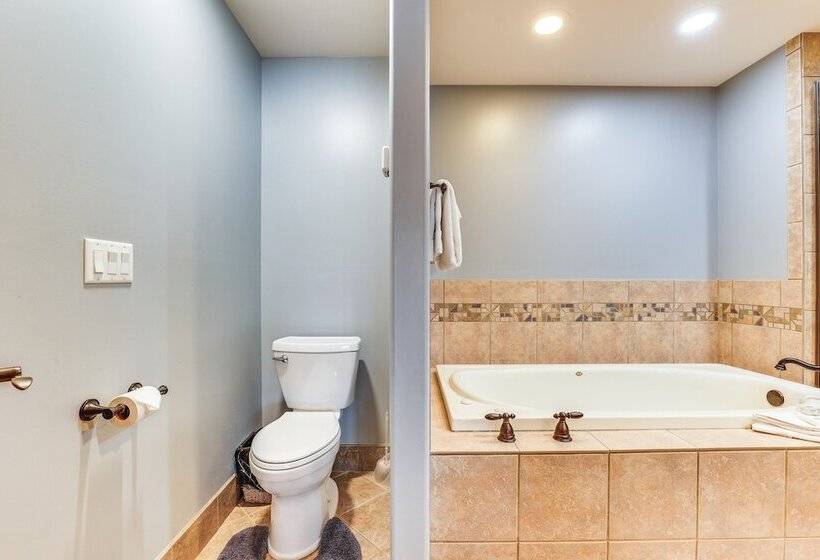 Spacious Frisco Home W/ Hot Tub & Mountain Views!