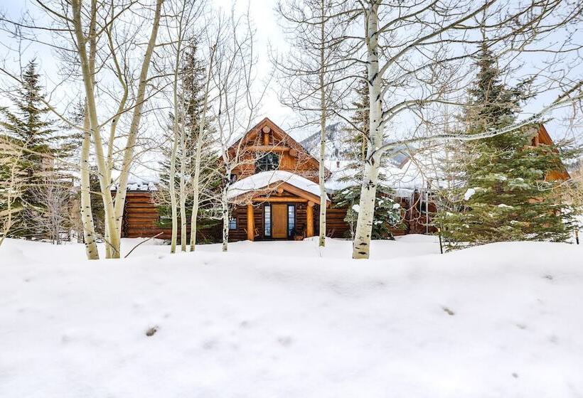 Spacious Frisco Home W/ Hot Tub & Mountain Views!