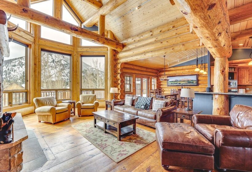 Spacious Frisco Home W/ Hot Tub & Mountain Views!