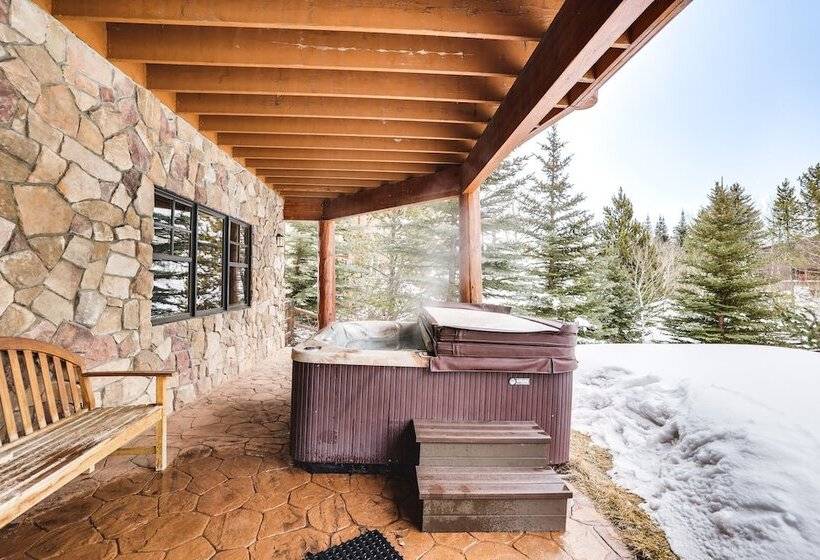 Spacious Frisco Home W/ Hot Tub & Mountain Views!