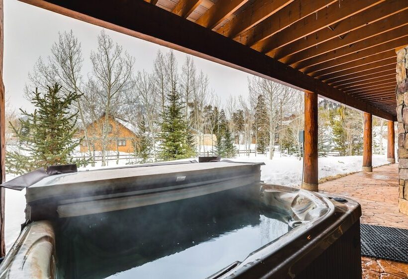 Spacious Frisco Home W/ Hot Tub & Mountain Views!