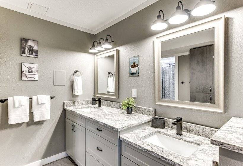 Spacious Maggie Valley Cabin W/ Waterfall On Site!